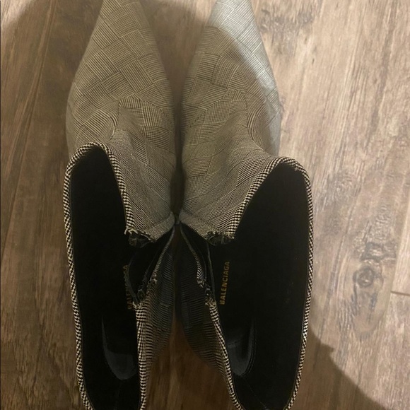 Brand new balenciaga boots, never worn, size 38.5 - Picture 6 of 7